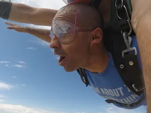 Profile image of Ricardo Torres skydiving